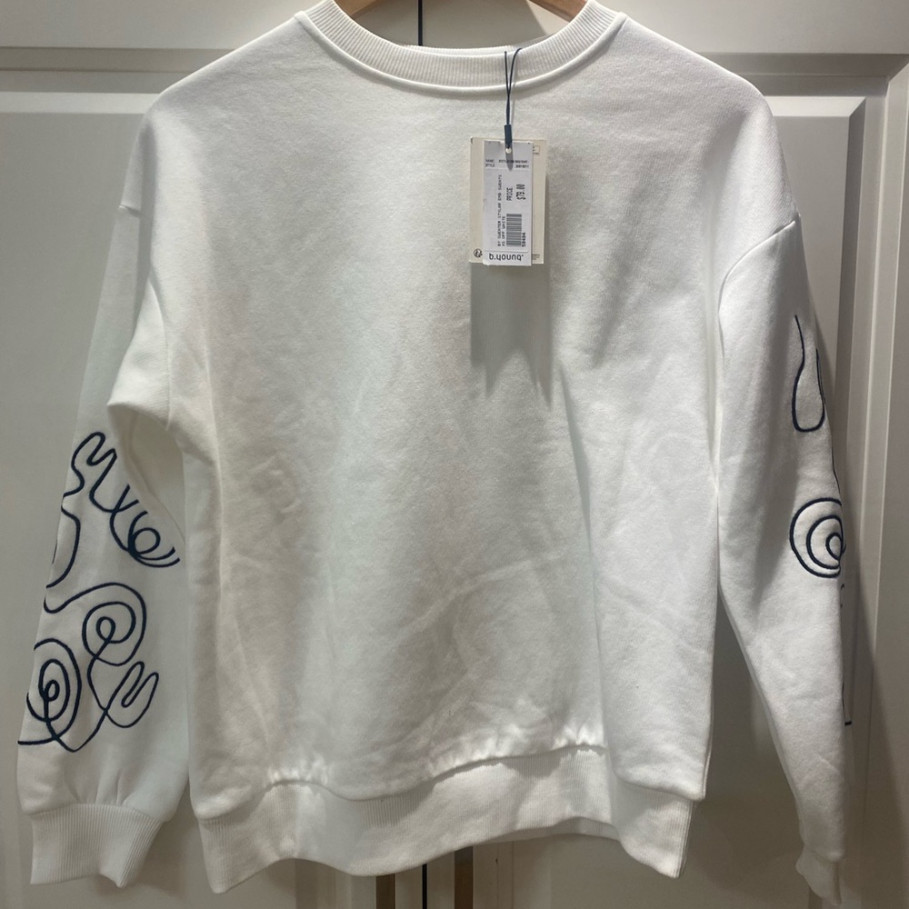 Women’s b.young White Sweatshirt with Black Embroidery. XS